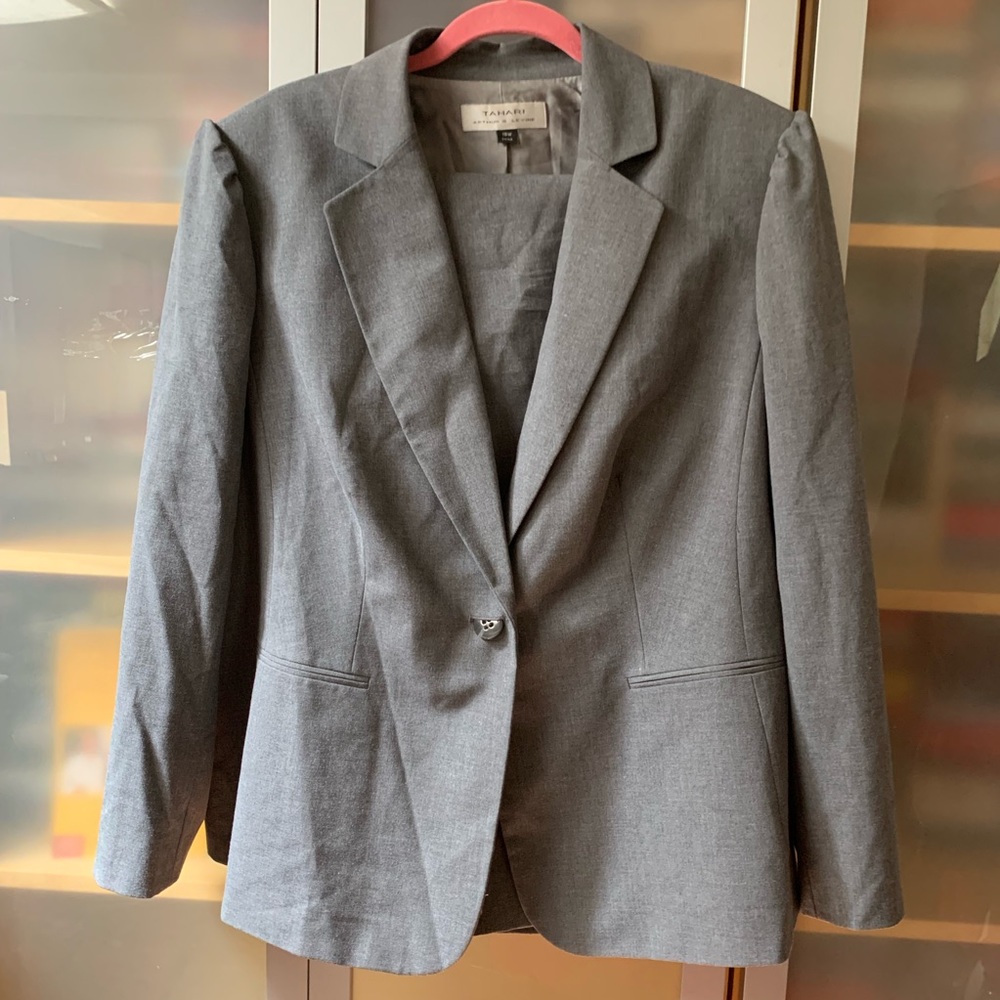 Tahari Woman’s Gray Pants Suit